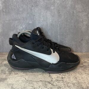 Nike Zoom Freak 2 Basketball Sneakers Womens sz 8